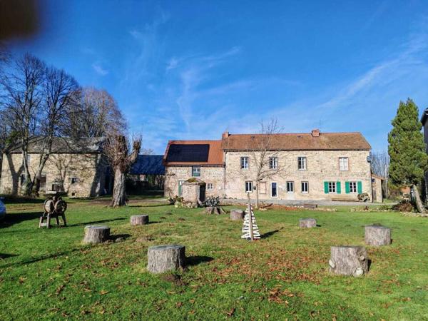 LONGERE RENOVEE + CHAMBRES D HOTES + DEPENDANCES AU BOUT DU CHEMIN 300