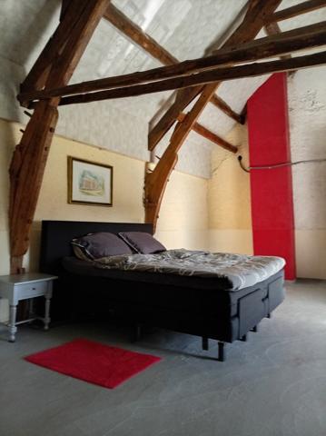 LONGERE RENOVEE + CHAMBRES D HOTES + DEPENDANCES AU BOUT DU CHEMIN 300