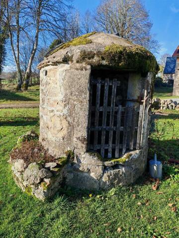 LONGERE RENOVEE + CHAMBRES D HOTES + DEPENDANCES AU BOUT DU CHEMIN 300