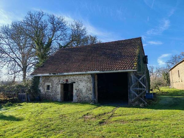 LONGERE RENOVEE + CHAMBRES D HOTES + DEPENDANCES AU BOUT DU CHEMIN 300