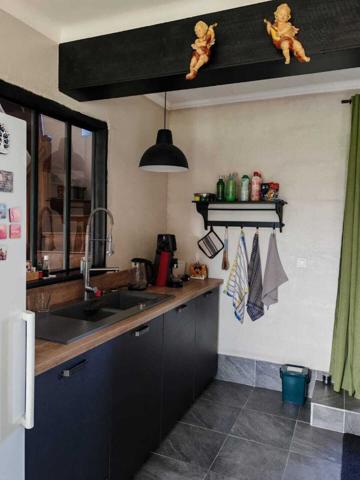 LONGERE RENOVEE + CHAMBRES D HOTES + DEPENDANCES AU BOUT DU CHEMIN 300