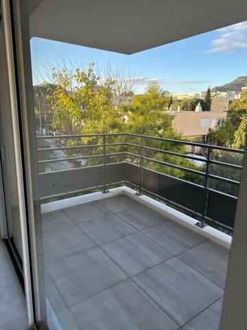 Loue appartement de type 2 dans copropriété de standing