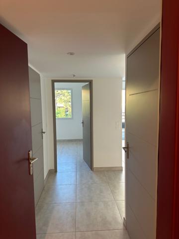 Loue appartement de type 2 dans copropriété de standing
