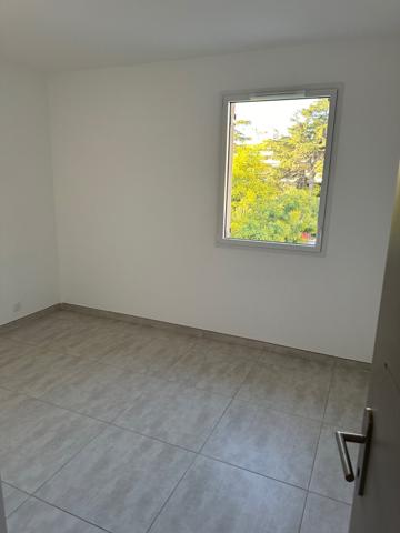 Loue appartement de type 2 dans copropriété de standing