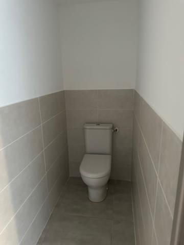 Loue appartement de type 2 dans copropriété de standing