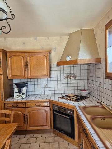 Maison de 110 m2, 3 ch, garage de 80 m2 et terrain de 2379 m2