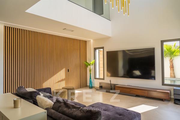 Villa contemporaine avec vue dégagée