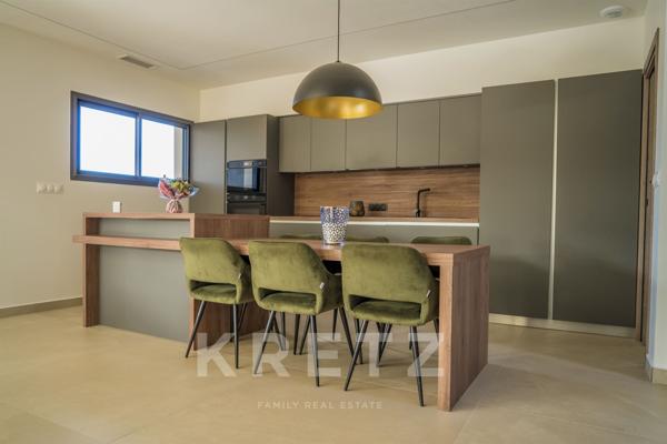 Villa contemporaine avec vue dégagée