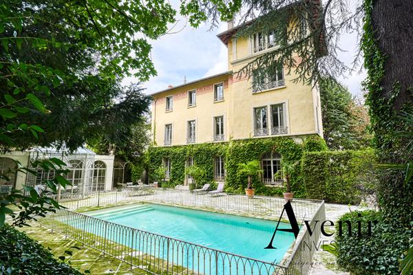 Lyon 5 Saint Irénée Fourvière - Demeure bourgeoise de 372m2 avec jardin, piscine et annexes Lyon Lyon 5 Saint Irénée Fourvière - Demeure bourgeoise de 372m2 avec jardin, piscine et annexes Lyon
