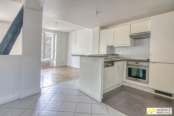 Versailles Notre-Dame Boulevard de la Reine Appartement duplex 4 pièces de 94m² au sol situé au 1er et dernier étage avec cave €595 000 ** - Référence 27552