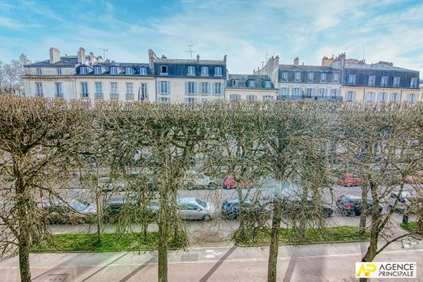 Versailles Notre-Dame Boulevard de la Reine Appartement duplex 4 pièces de 94m² au sol situé au 1er et dernier étage avec cave €595 000 ** - Référence 27552
