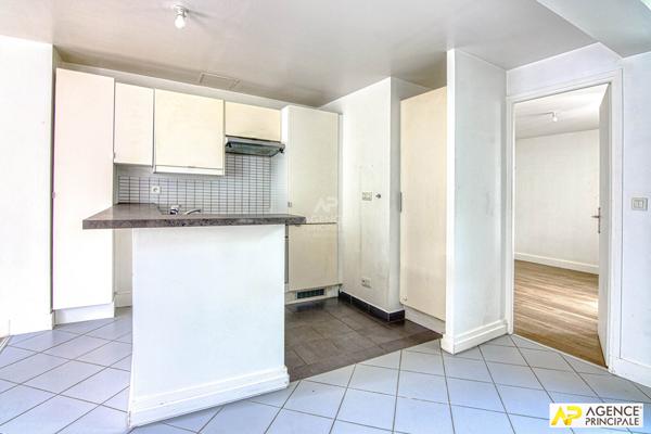Versailles Notre-Dame Boulevard de la Reine Appartement duplex 4 pièces de 94m² au sol situé au 1er et dernier étage avec cave €595 000 ** - Référence 27552