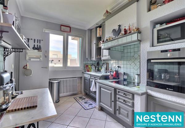 Appartement Villeurbanne Faÿs 3 pièces - Dernier étage avec ascenseur et balcon. Vue dégagée.