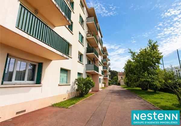 Appartement Villeurbanne Faÿs 3 pièces - Dernier étage avec ascenseur et balcon. Vue dégagée.