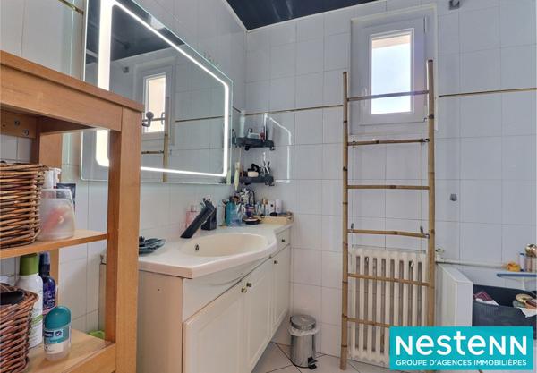 Appartement Villeurbanne Faÿs 3 pièces - Dernier étage avec ascenseur et balcon. Vue dégagée.