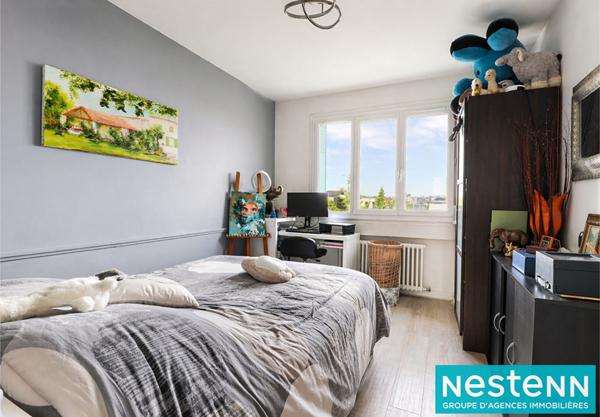 Appartement Villeurbanne Faÿs 3 pièces - Dernier étage avec ascenseur et balcon. Vue dégagée.