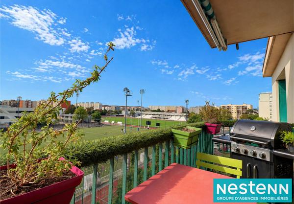 Appartement Villeurbanne Faÿs 3 pièces - Dernier étage avec ascenseur et balcon. Vue dégagée.