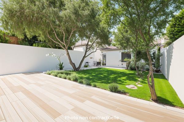 MARSEILLE 6 - SECTEUR LODI - REZ DE JARDIN EN DUPLEX RENOVE - TROIS CHAMBRES - AU CALME ABSOLU - JARDIN ET TERRASSES -