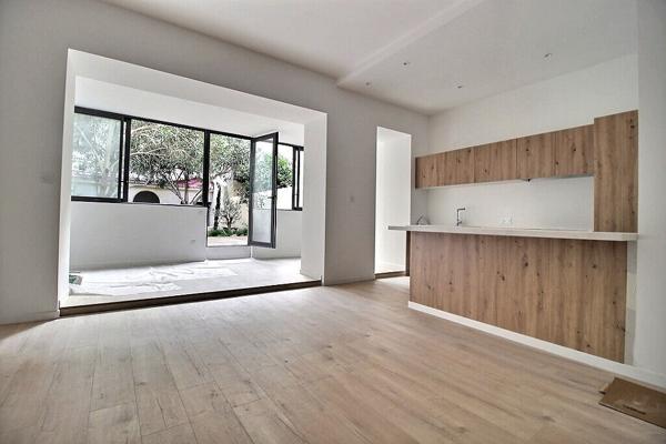 MARSEILLE 6 - SECTEUR LODI - REZ DE JARDIN EN DUPLEX RENOVE - TROIS CHAMBRES - AU CALME ABSOLU - JARDIN ET TERRASSES -