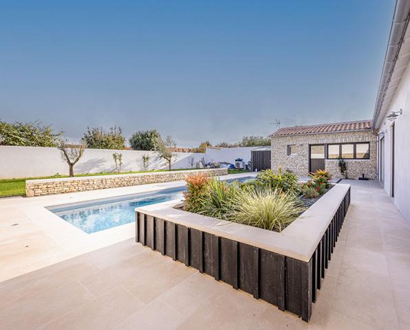 BELLE PROPRIETE ,  3 CHAMBRES JARDIN PISCINE