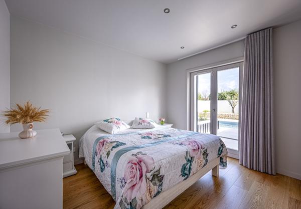 BELLE PROPRIETE ,  3 CHAMBRES JARDIN PISCINE