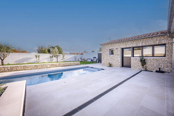 BELLE PROPRIETE ,  3 CHAMBRES JARDIN PISCINE