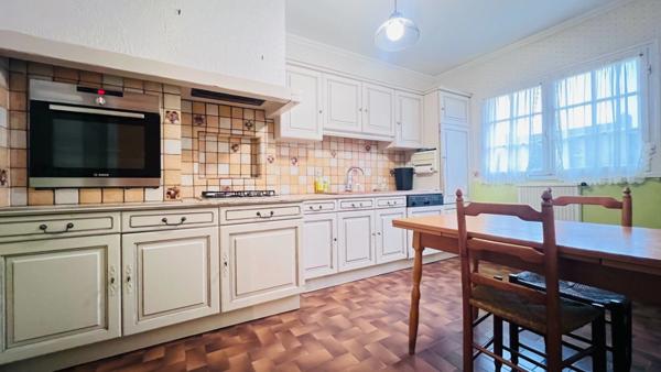 Quimper quartier Ouest – Maison de type 5 de 100 m² habitable et 135 m² utile - Garage - Cabane de jardin - terrain 511 m²