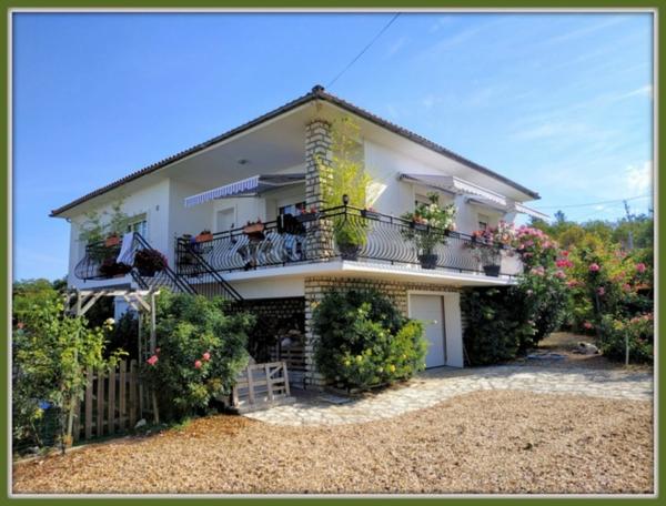 Maison à vendre 7 pièces CHALAIS (16)