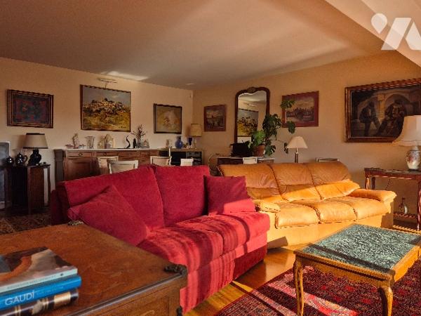 Paris 15e – Cambronne – Appartement familial 119 m² – Vue dégagée – Parking – À rafraichir.