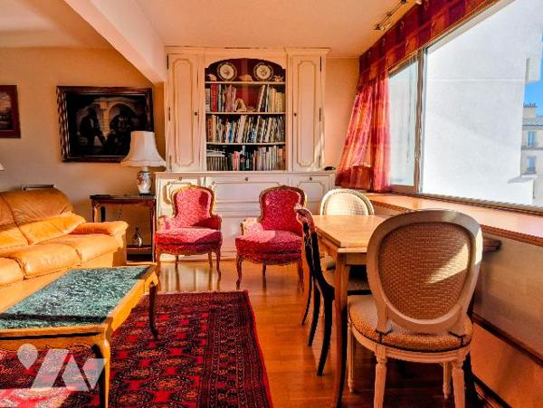 Paris 15e – Cambronne – Appartement familial 119 m² – Vue dégagée – Parking – À rafraichir.
