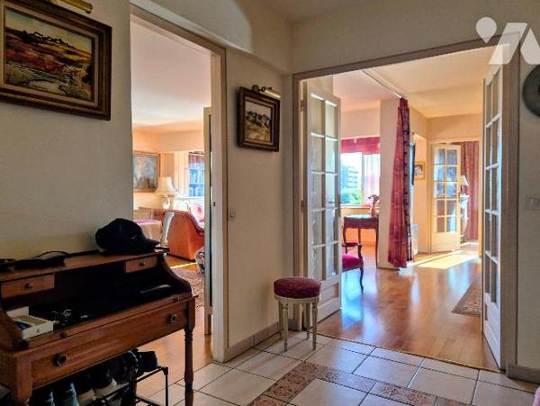 Paris 15e – Cambronne – Appartement familial 119 m² – Vue dégagée – Parking – À rafraichir.