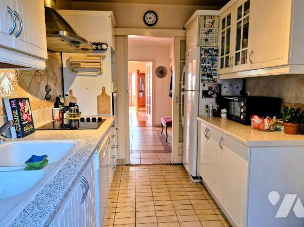 Paris 15e – Cambronne – Appartement familial 119 m² – Vue dégagée – Parking – À rafraichir.