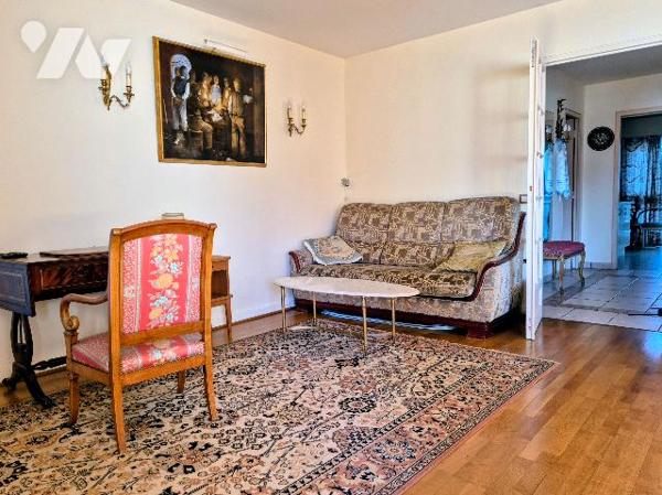 Paris 15e – Cambronne – Appartement familial 119 m² – Vue dégagée – Parking – À rafraichir.