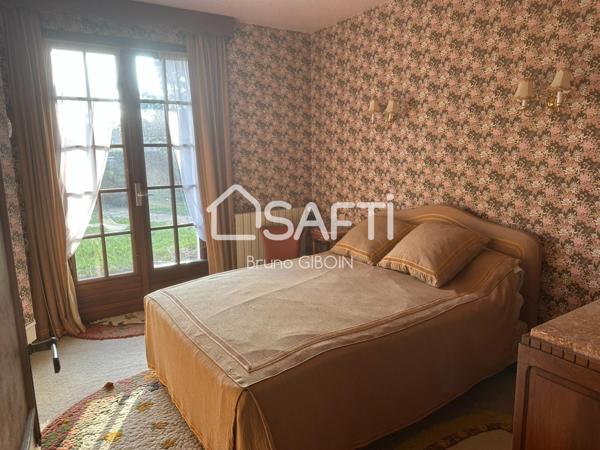 Maison plain pied vue sur étang, 138 m², 4 pièces.