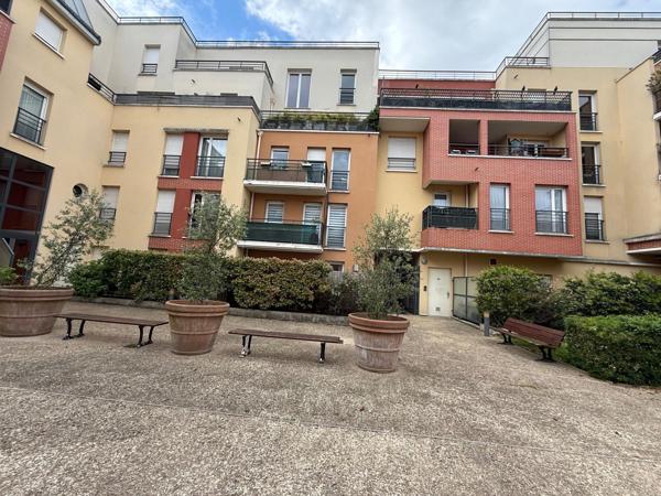 AppartementT3 avec balcon et double stationnement