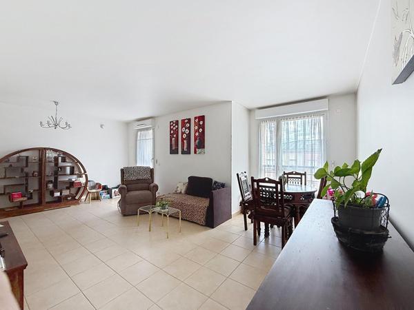AppartementT3 avec balcon et double stationnement