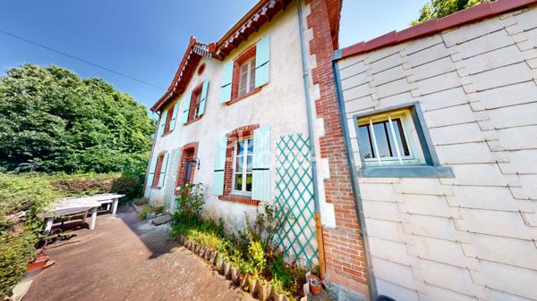 À VENDRE ! MAISON À RÉNOVER AVEC BEAU POTENTIEL