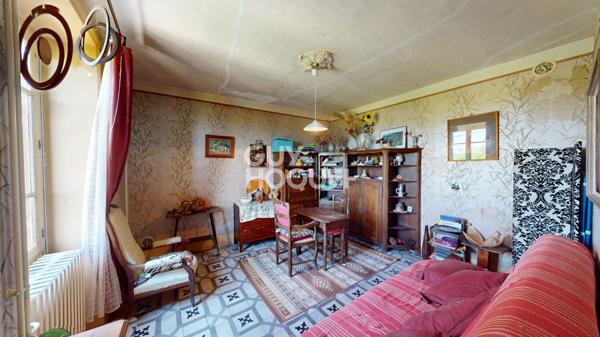 À VENDRE ! MAISON À RÉNOVER AVEC BEAU POTENTIEL