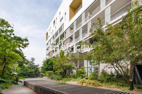 Appartement
         2 pièces
        - 48 m² 270 000 € *