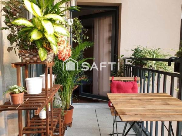 Au pied du Métro ligne 7 Paul Vaillant Couturier, Résidence récente au calme