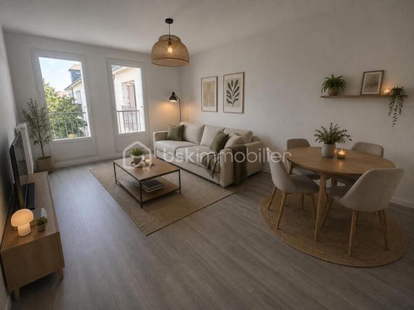 Appartement entre Halles et Vieux Tours, situé au 3eme et dernier étage sans ascenseur. Entièrement refais à neuf (peintures, sols, tableau électrique), il n'attend qu'à recevoir vos meubles.