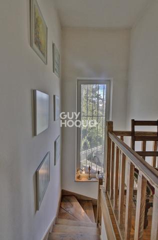 Le charme des années 20 avec un parc arboré avec 220 m2