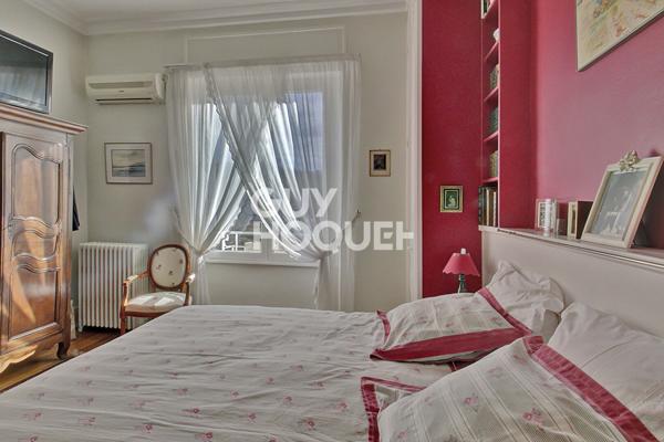 Le charme des années 20 avec un parc arboré avec 220 m2