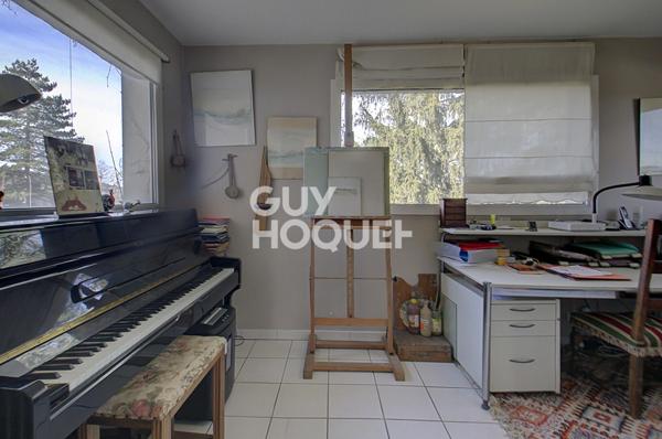 Le charme des années 20 avec un parc arboré avec 220 m2