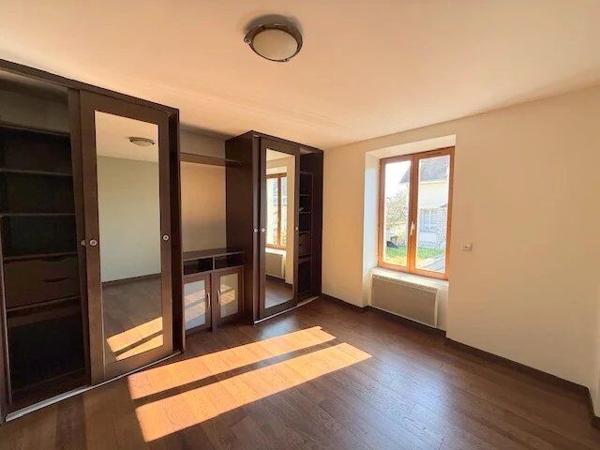 Vente                                                      Maison
                        
                     2 pièces                      38 m2                     à Melun