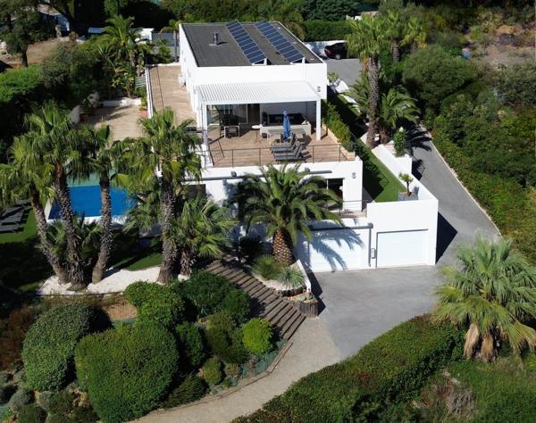 VILLA CALIFORNIENNE D'ARCHITECTE - 380 m² - 5 ou 7 CHAMBRES - PARC EXCEPTIONNEL 3000 m² - 8 mn PLAGE A PIED