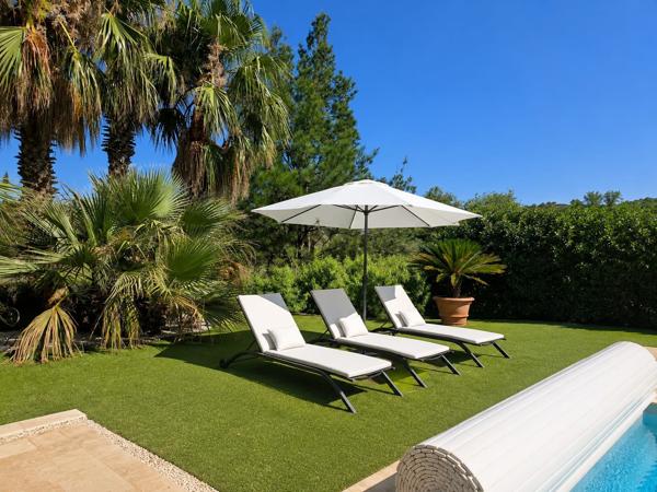 VILLA CALIFORNIENNE D'ARCHITECTE - 380 m² - 5 ou 7 CHAMBRES - PARC EXCEPTIONNEL 3000 m² - 8 mn PLAGE A PIED