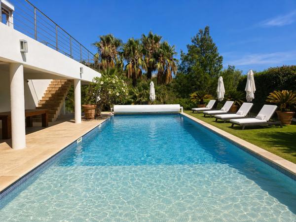 VILLA CALIFORNIENNE D'ARCHITECTE - 380 m² - 5 ou 7 CHAMBRES - PARC EXCEPTIONNEL 3000 m² - 8 mn PLAGE A PIED