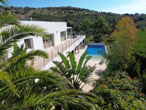 VILLA CALIFORNIENNE D'ARCHITECTE - 380 m² - 5 ou 7 CHAMBRES - PARC EXCEPTIONNEL 3000 m² - 8 mn PLAGE A PIED