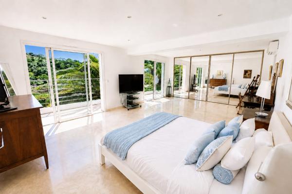 VILLA CALIFORNIENNE D'ARCHITECTE - 380 m² - 5 ou 7 CHAMBRES - PARC EXCEPTIONNEL 3000 m² - 8 mn PLAGE A PIED